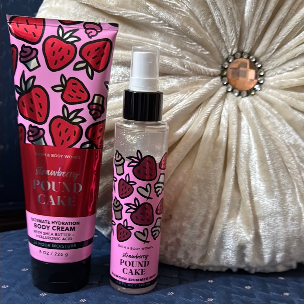 Bath & Body Works Strawberry Pound Cake Set - Picture 1 of 1
